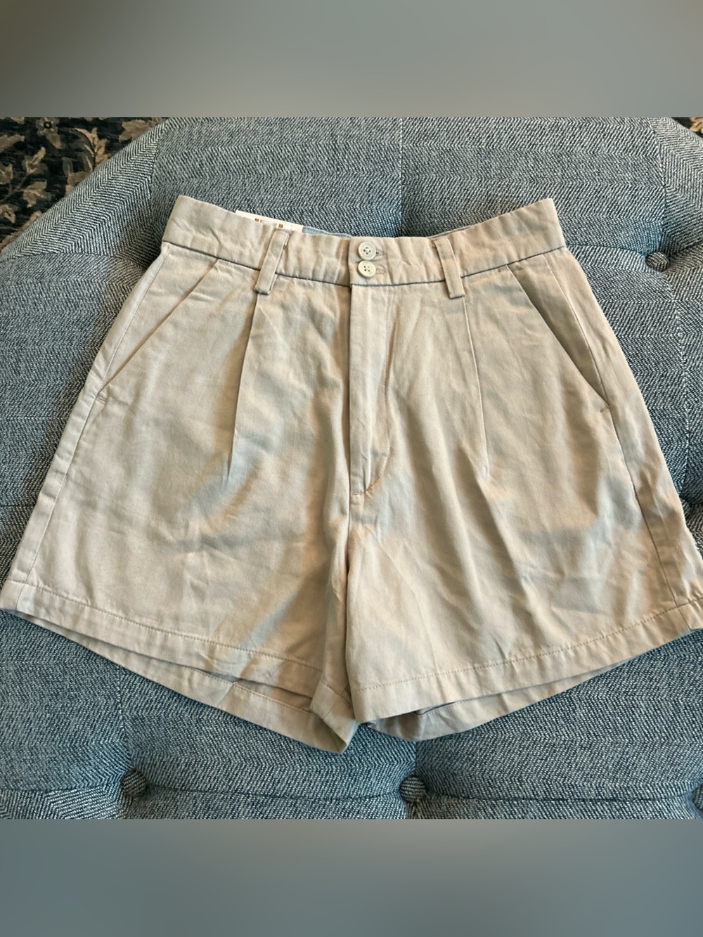 Jachs Girlfriend Women’s Pleated Shorts Size 4 NWT- Inseam 4 1/4”